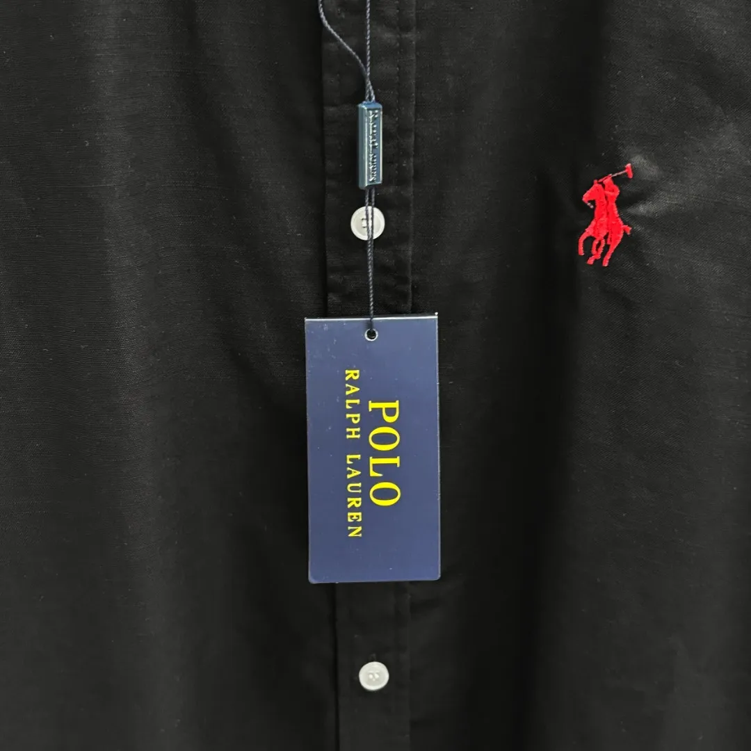 🅿️220 Ralph Lauren/Ralph Lauren early autumn linen embroidered shirt is made of custom-made natural plant fiber linen fabric with a unique bamboo texture. It has a simple and simple beauty. It has a loose fit and a three-dimensional upper body. The lines are smooth and natural. From the shoulder line to the waist line to the hem, the line transition is smooth. There are no unnecessary folds or accumulation. The whole body is neat and stretched. The chest is embellished with the iconic pony embroidery. Simple but highly recognizable. The color transition of the embroidery thread is natural. The stitches are even and uniform in size. The stitches can also connect naturally and the lines are smooth and not stiff. Size: S M L XL